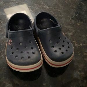 Used toddler crocs size 4/5 navy blue super cute